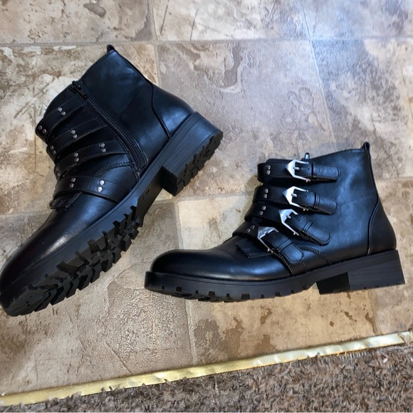 WOMENS SIZE 12; BLACK LEATHER BOOTS - Picture 3 of 6